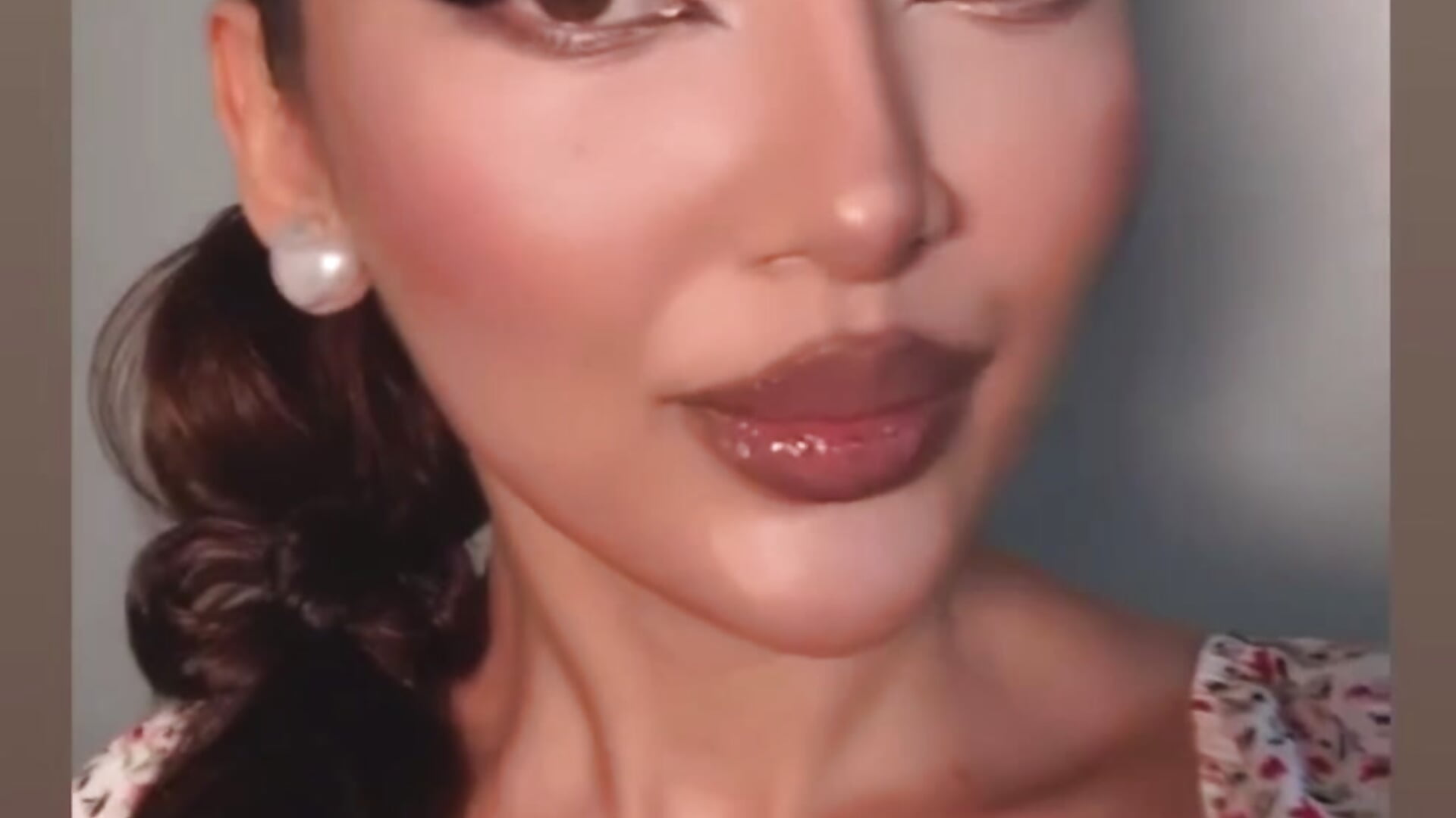 Some makeup 💄 - video by ZarifaBev cam model