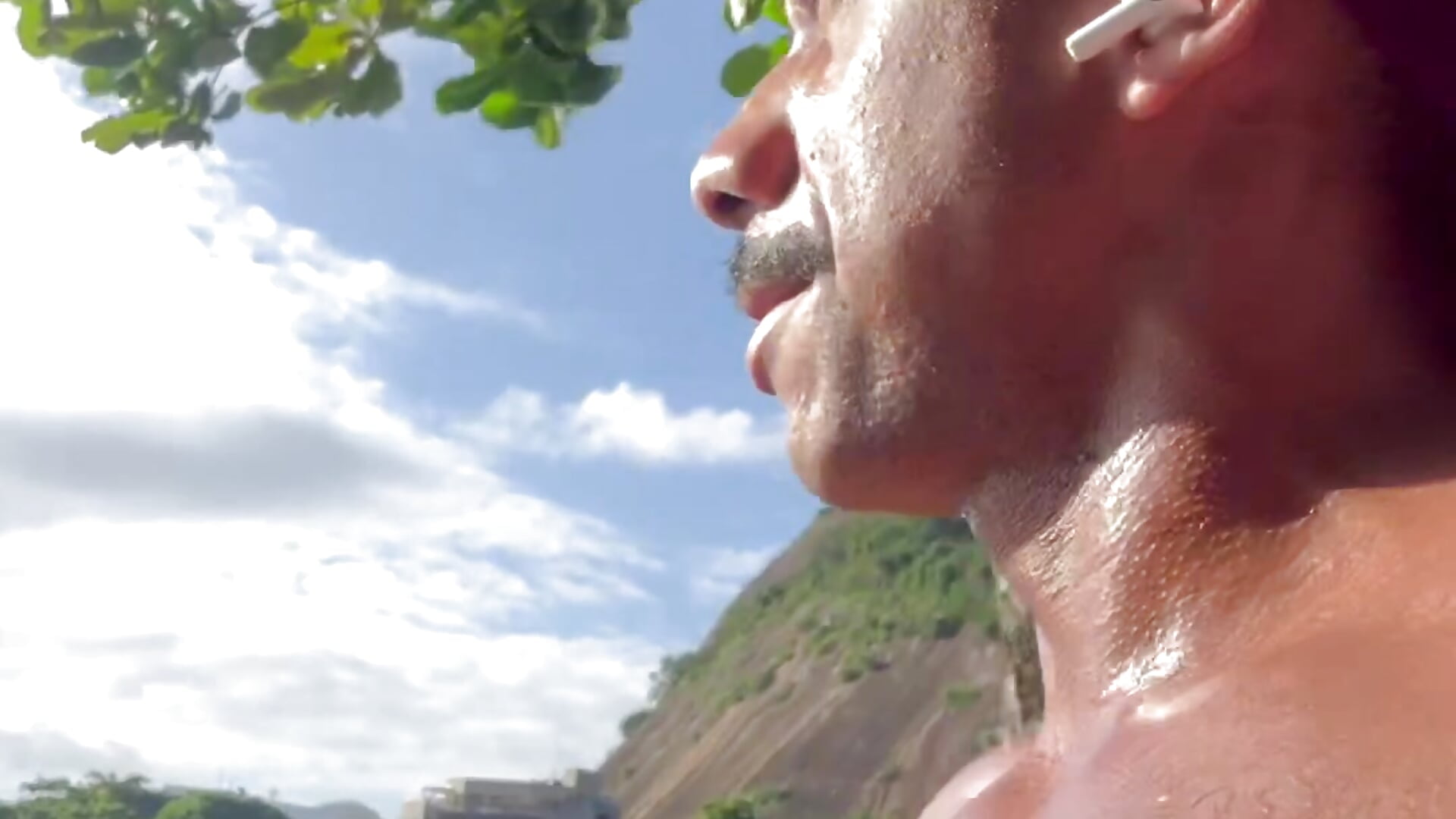 VHugoE kamerás modell  7667. kiemelt videója