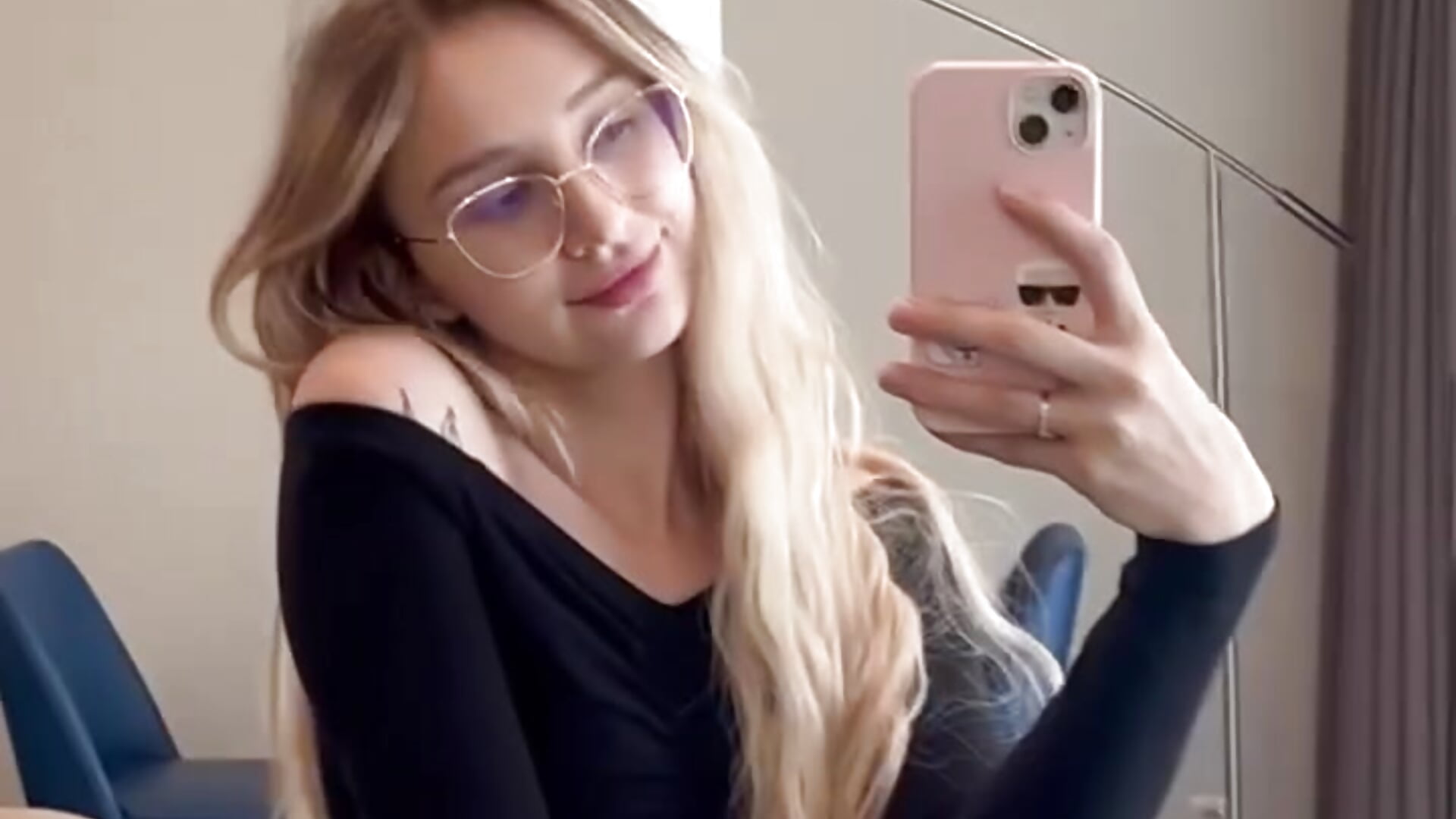 Cute girl! 😋