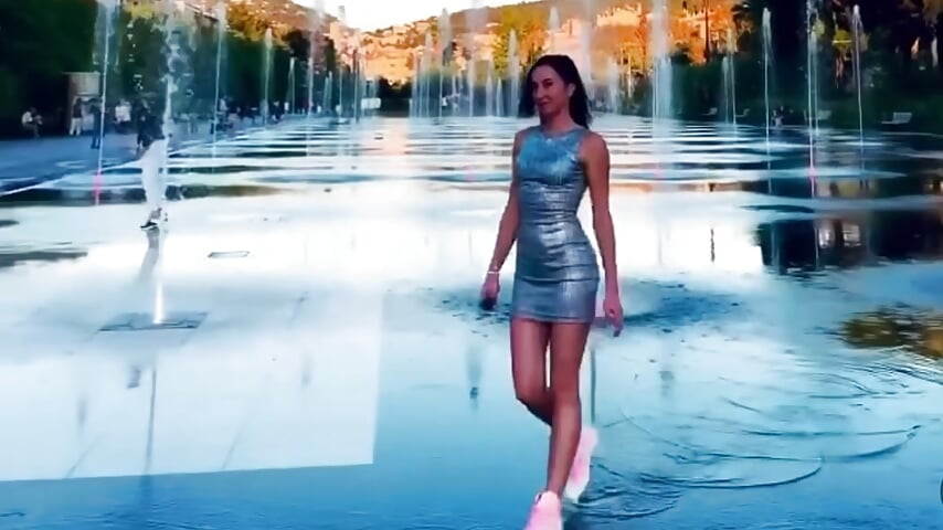 Nice City Walk - video của người mẫu cam AnneHaddaway