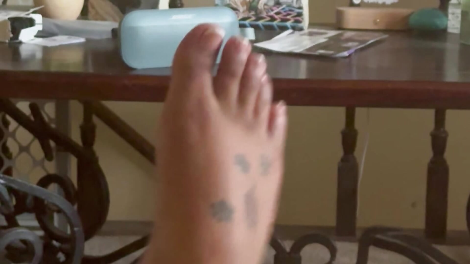 Tow spread and wiggle! Fresh French tips! - Vídeo de InterRacialFacial7296, modelo de vídeos