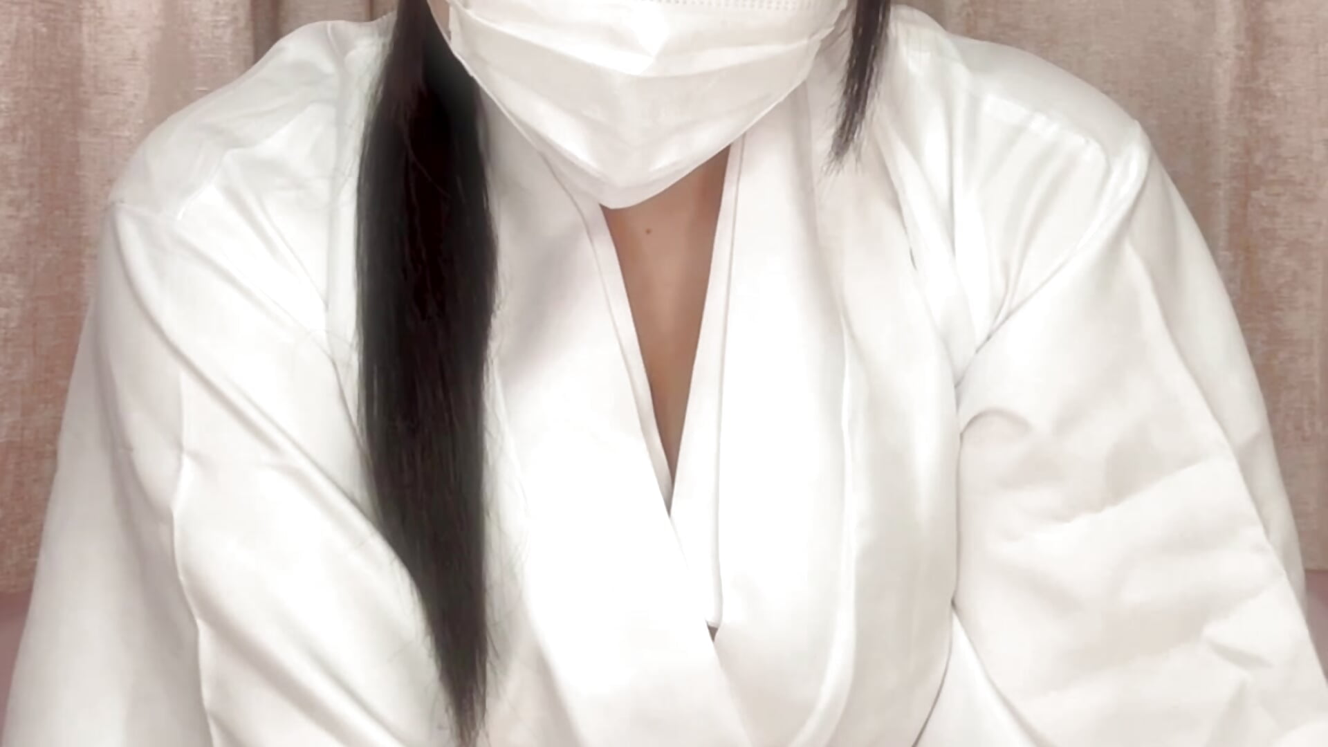 新年の挨拶と、なぜかXに連携できないので胸にXのIDを書いてみましたっ - video by KARATE_HONO cam model