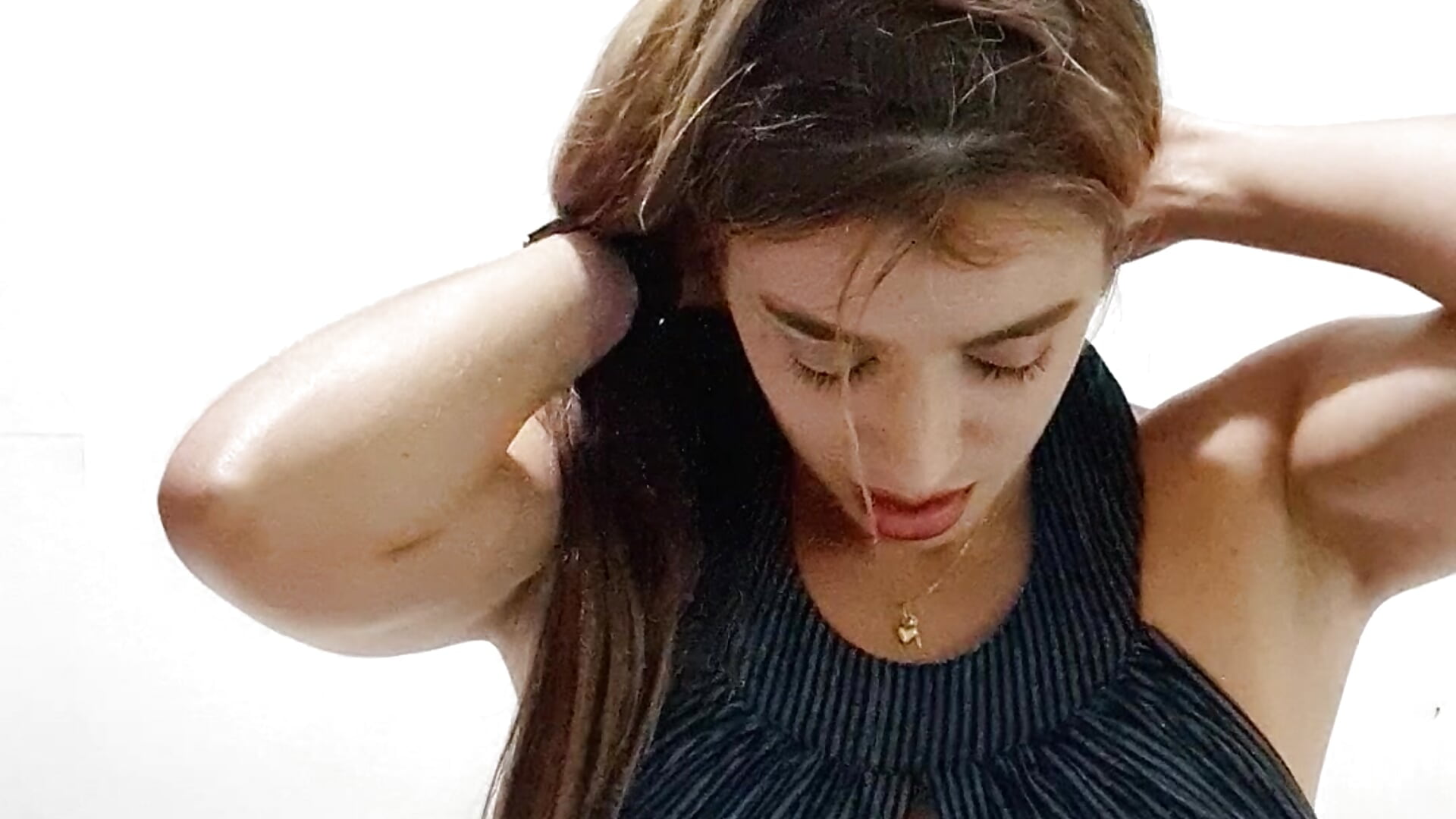 20220303_200925 - video by hugetits90xxx cam model