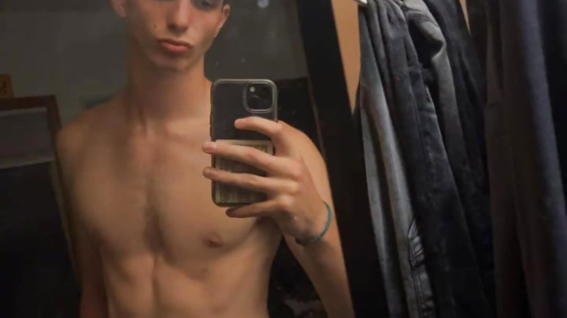 filtered-209DB183-8DCD-4FA1-AA51-77D9A94E905E - video by cw1ss cam model