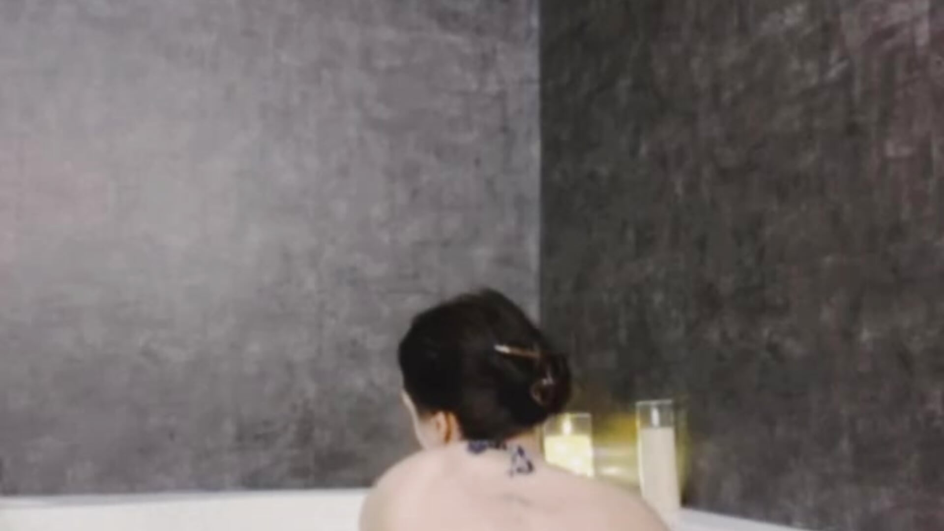 Doggy in the jacuzzi - video di Cheryl__Brown modella di cam