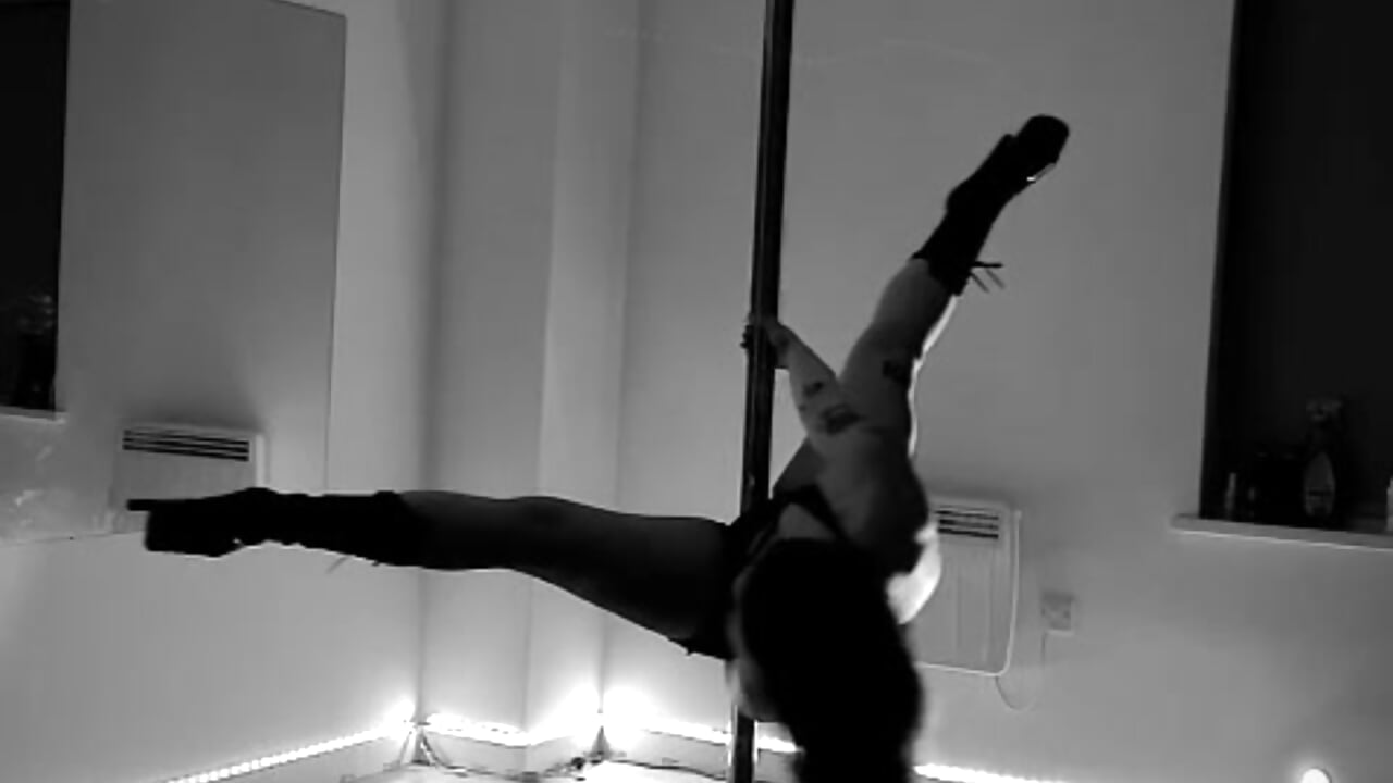 💃💋🍑❤️ - video by MaiDesire cam model