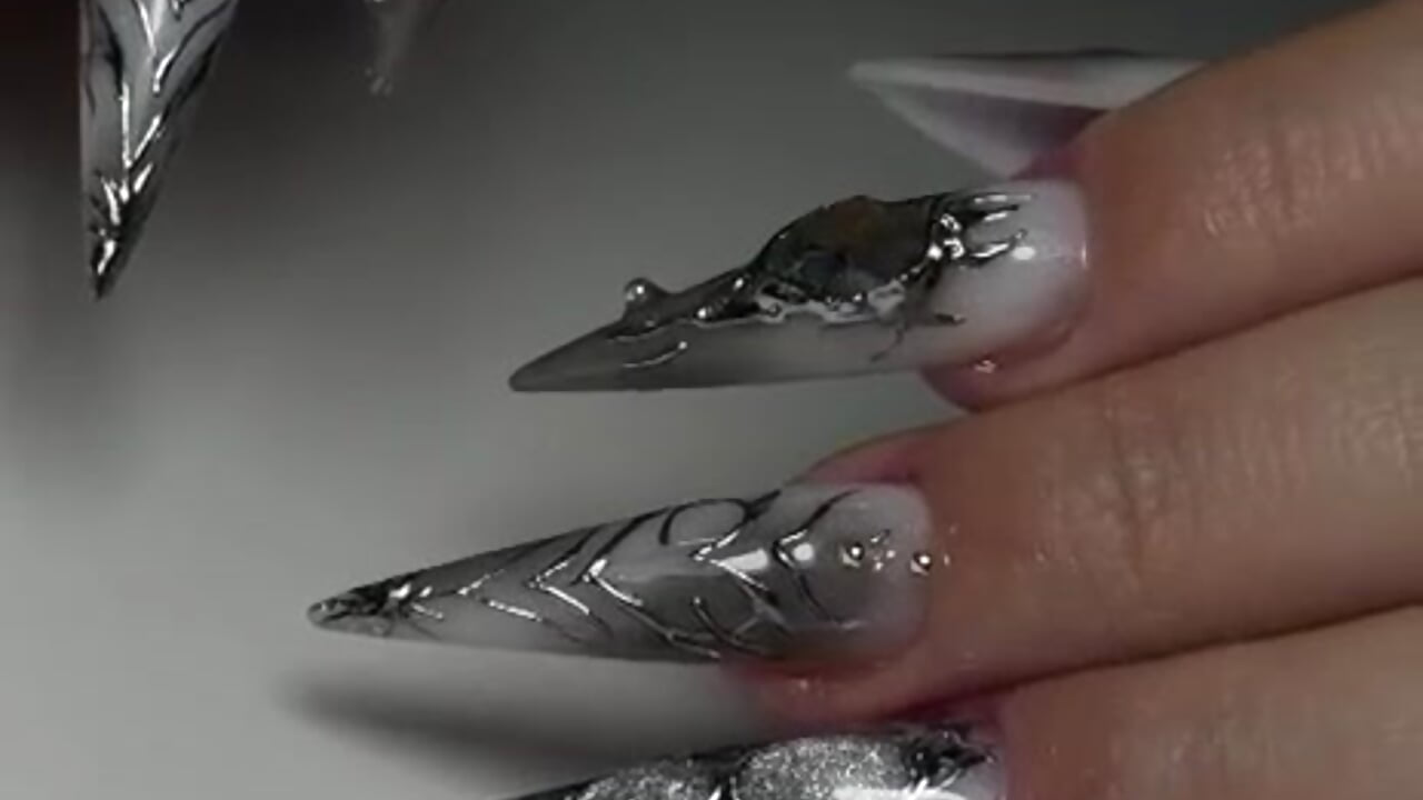 you like it my new nails? - video di Miaa_gh1 modella di cam