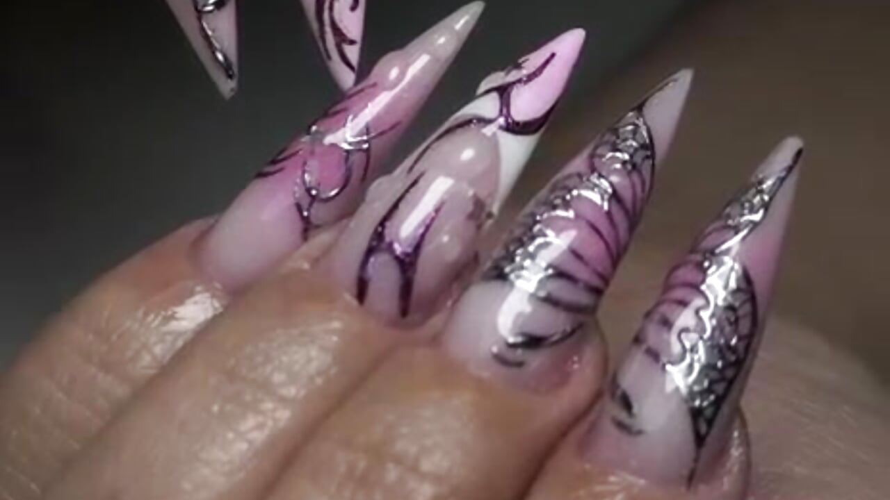 Nails♥ - vidéo du modèle de showcams Miaa_gh1