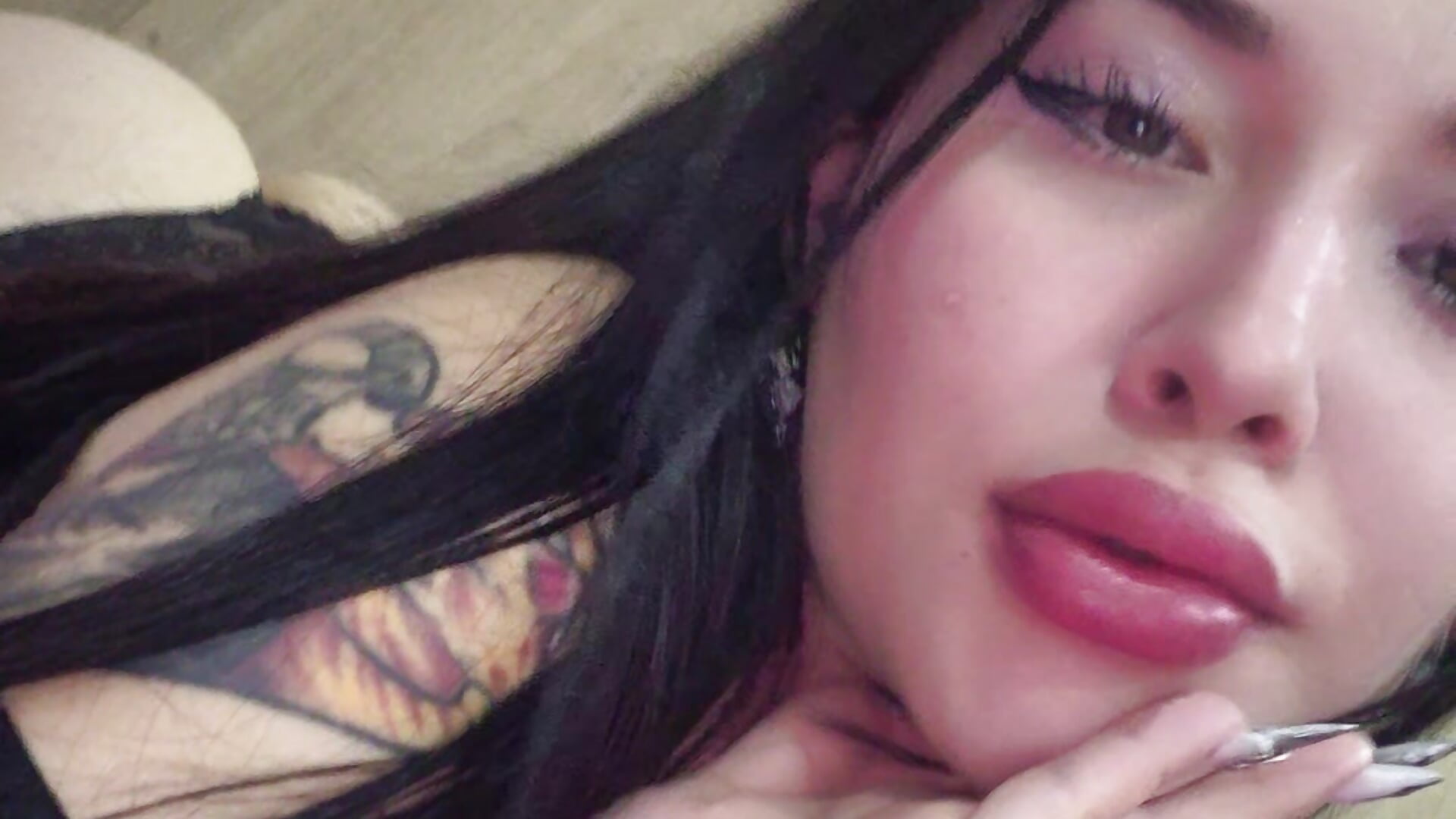 😘 - video di Miaa_gh1 modella di cam