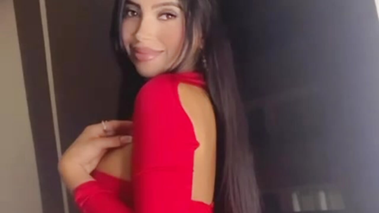 Your queen 👑 - video by yessica_monteiro cam model