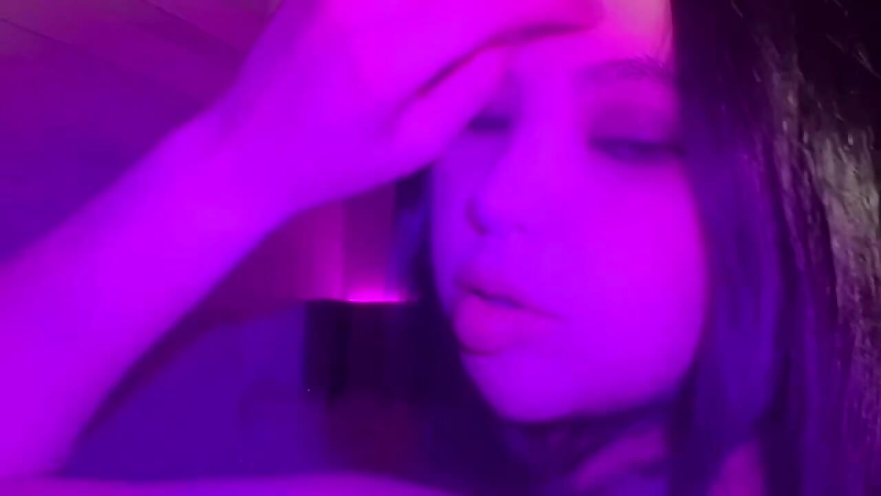 M o o n 🌙 - video by vanesa_moon__ cam model