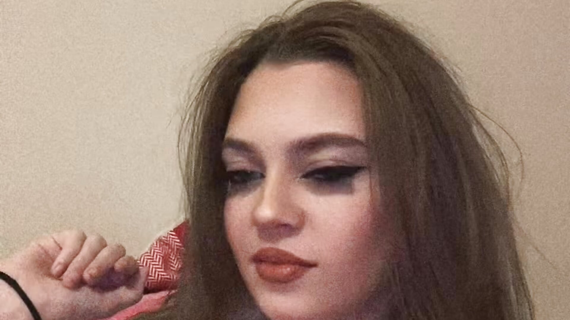 TikTok🩷 - video by BedroomBarbie cam model