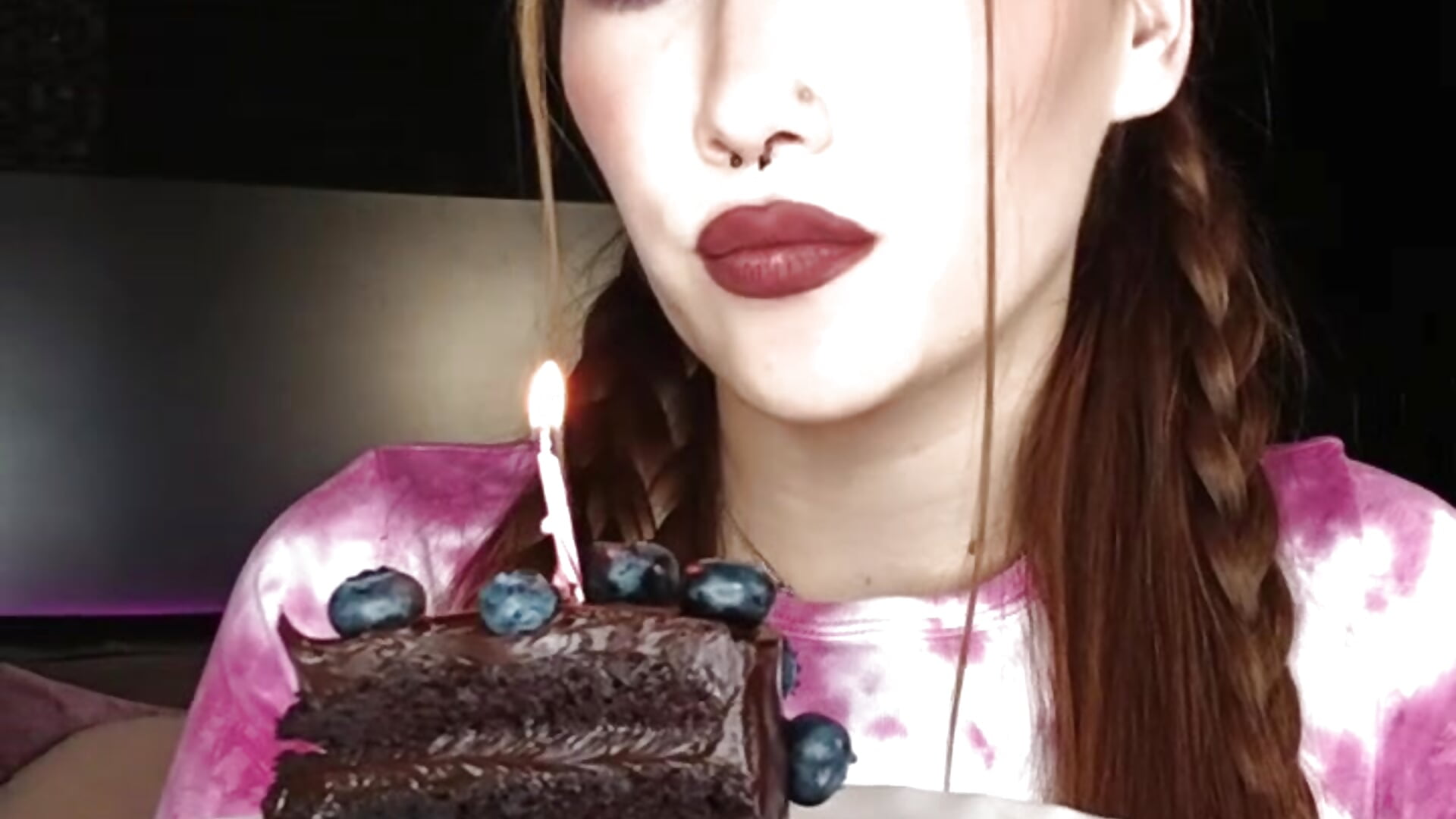 birthay - Is it your birthday? I'll give you a present! - SashaMeow 的视频