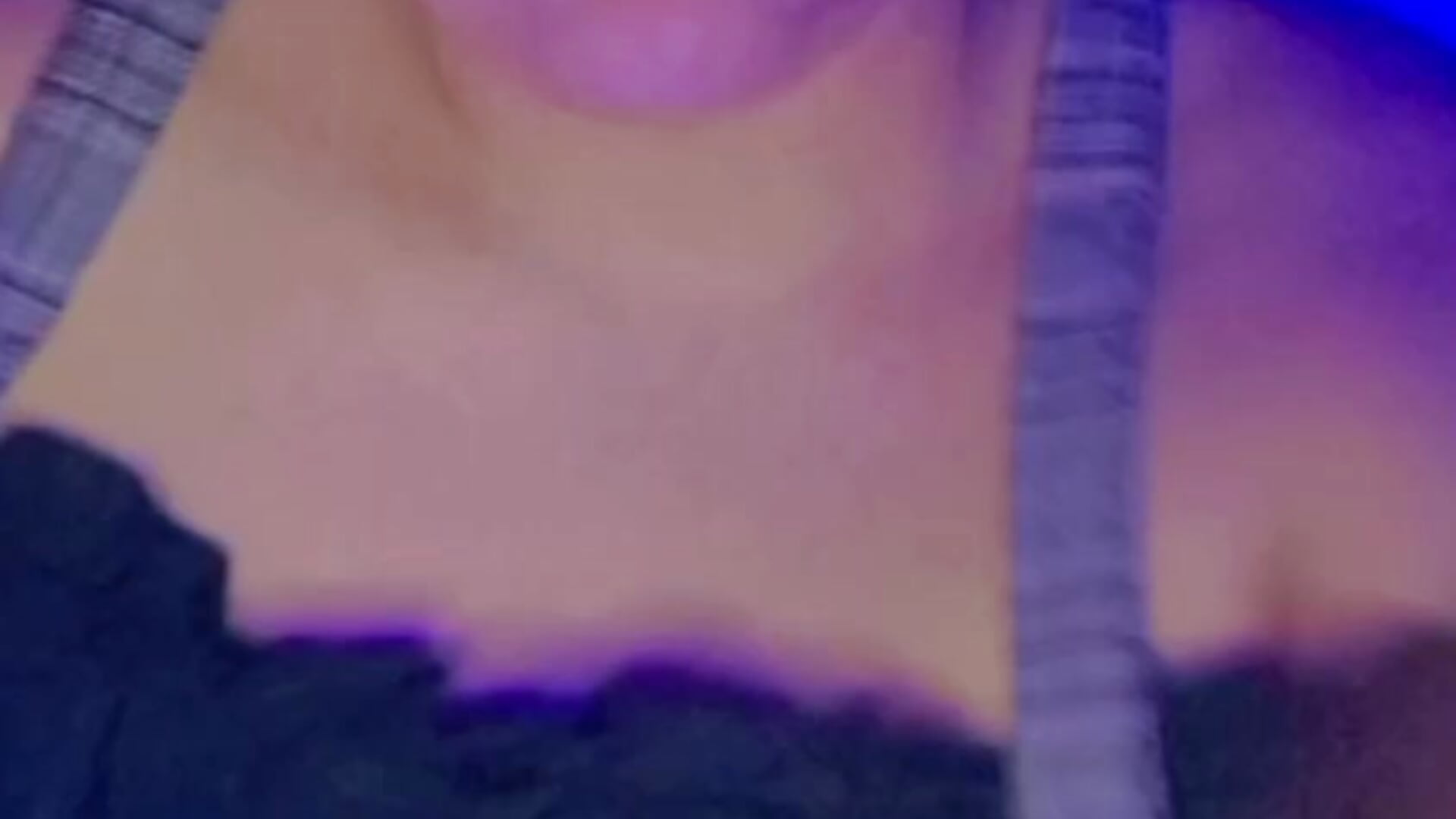 trend touch the sky－カメラキャストのHeleneecesmecs2の動画