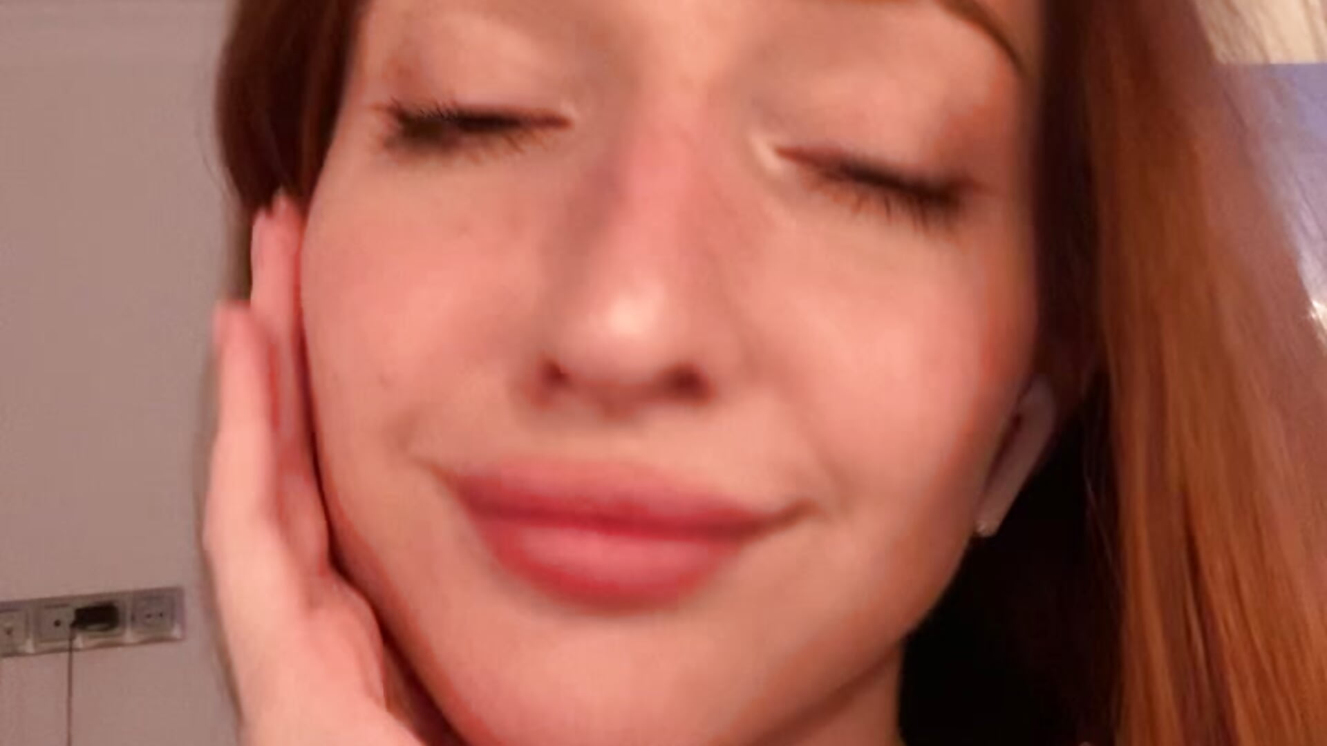 A mix of cute and casual - 視頻由 Awwwrora 主播提供