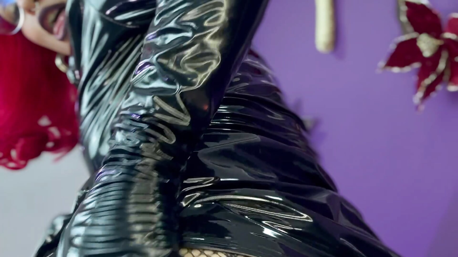 Latex queen