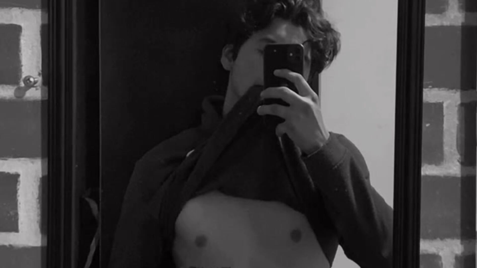 Exxxcuses - video di WhiteSinn modella di cam