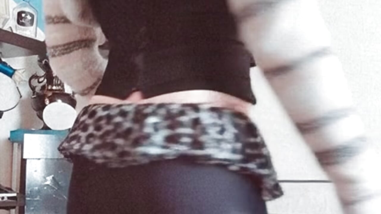 grok_video_2025-12-16-01-45-44 - відео від вебкаммоделі imgb33