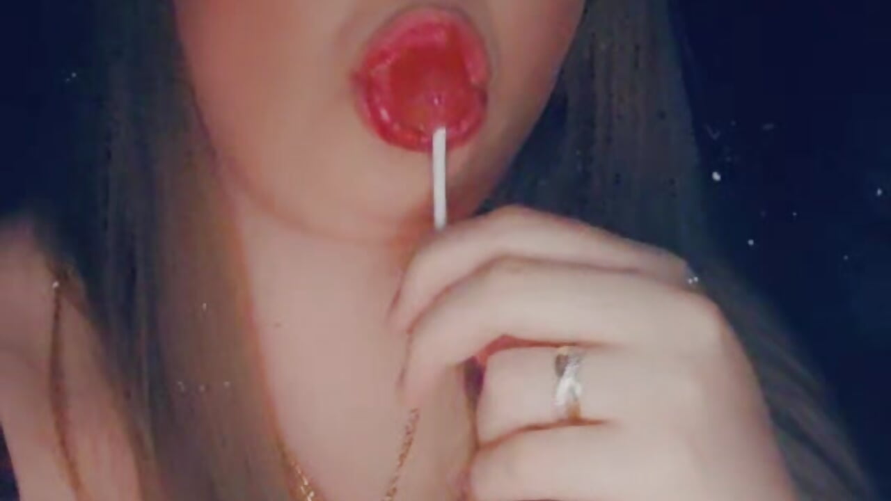 Sucking lollipop - video by TheUntamedWifex cam model