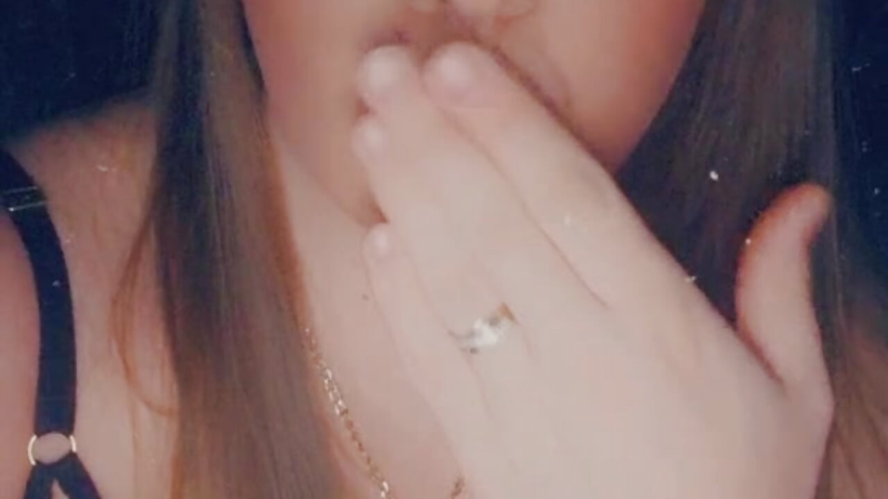 Blowing kiss - video by TheUntamedWifex cam model
