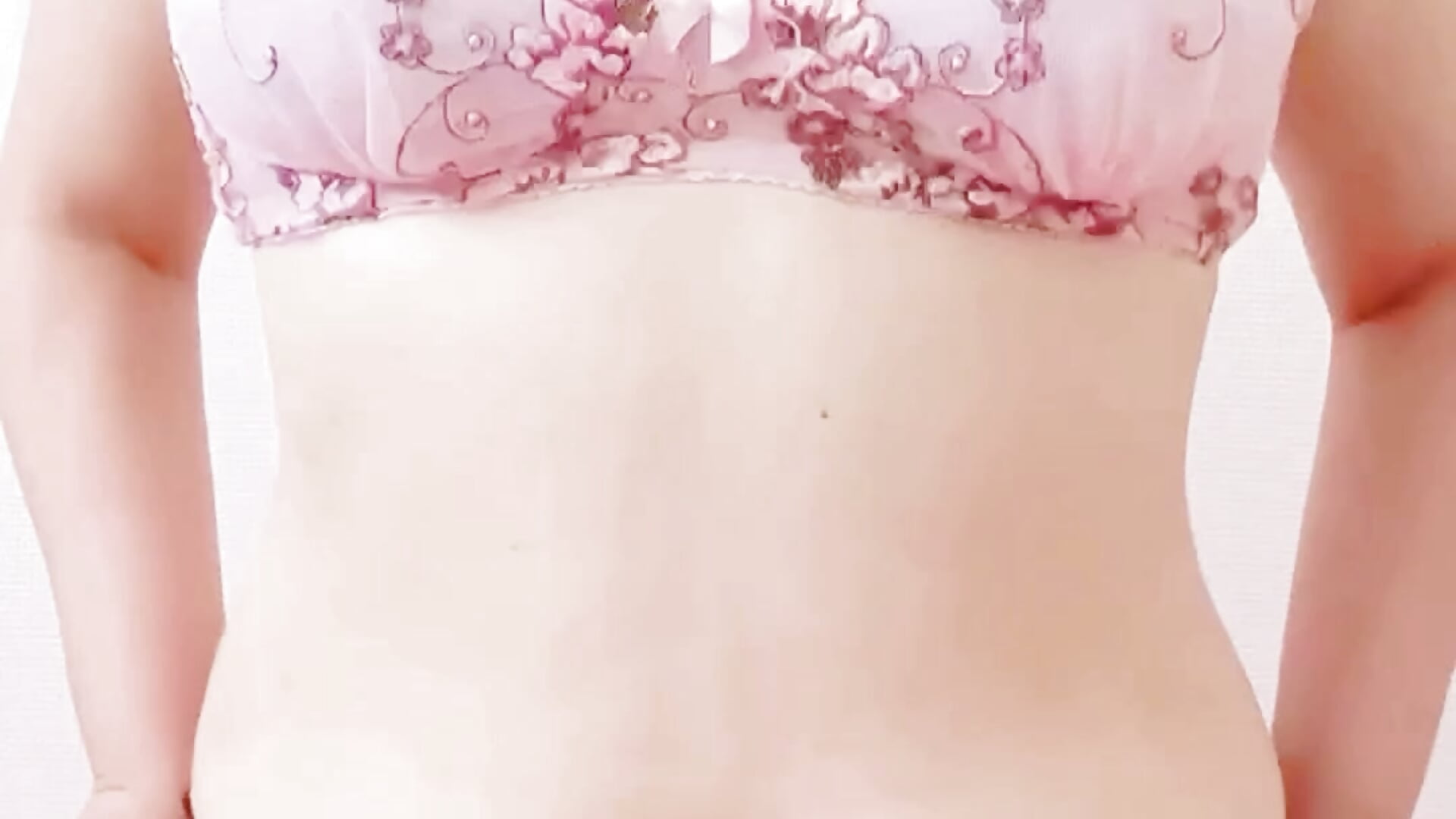 オナ禁14日目、ダイエット3日目笑バランスボールでバインバイン✨前から – video modela na kameri Izumimama