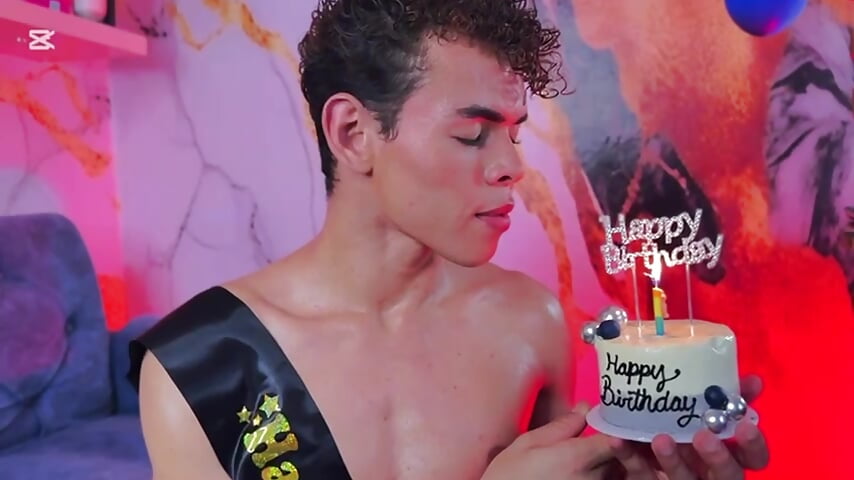 🎂🥵My Birthday…🔥😈🍰🕯️ - video by Nijinsky_LatinBoy cam model