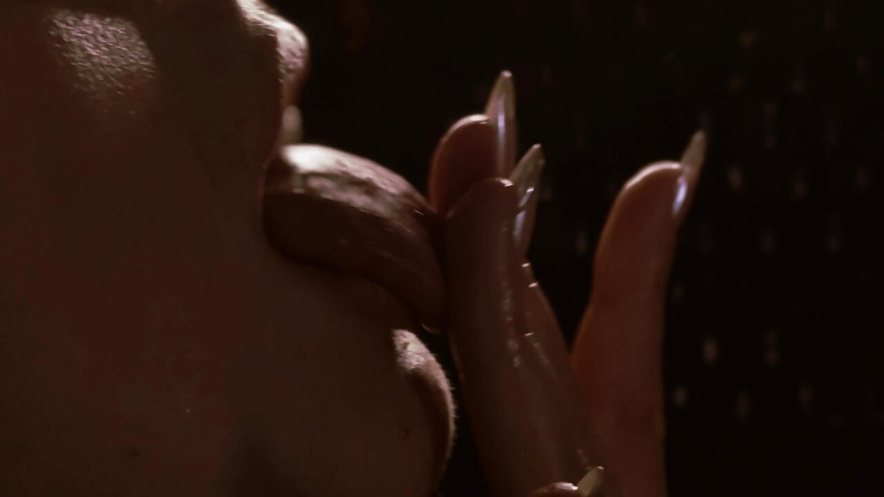 Wet & Messy - clip cu KimKhallifa model videochat