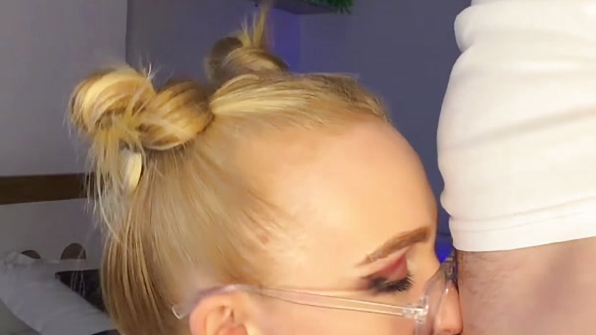 💦Mike gives a powerful load into Sophie's mouth, and she swallows.