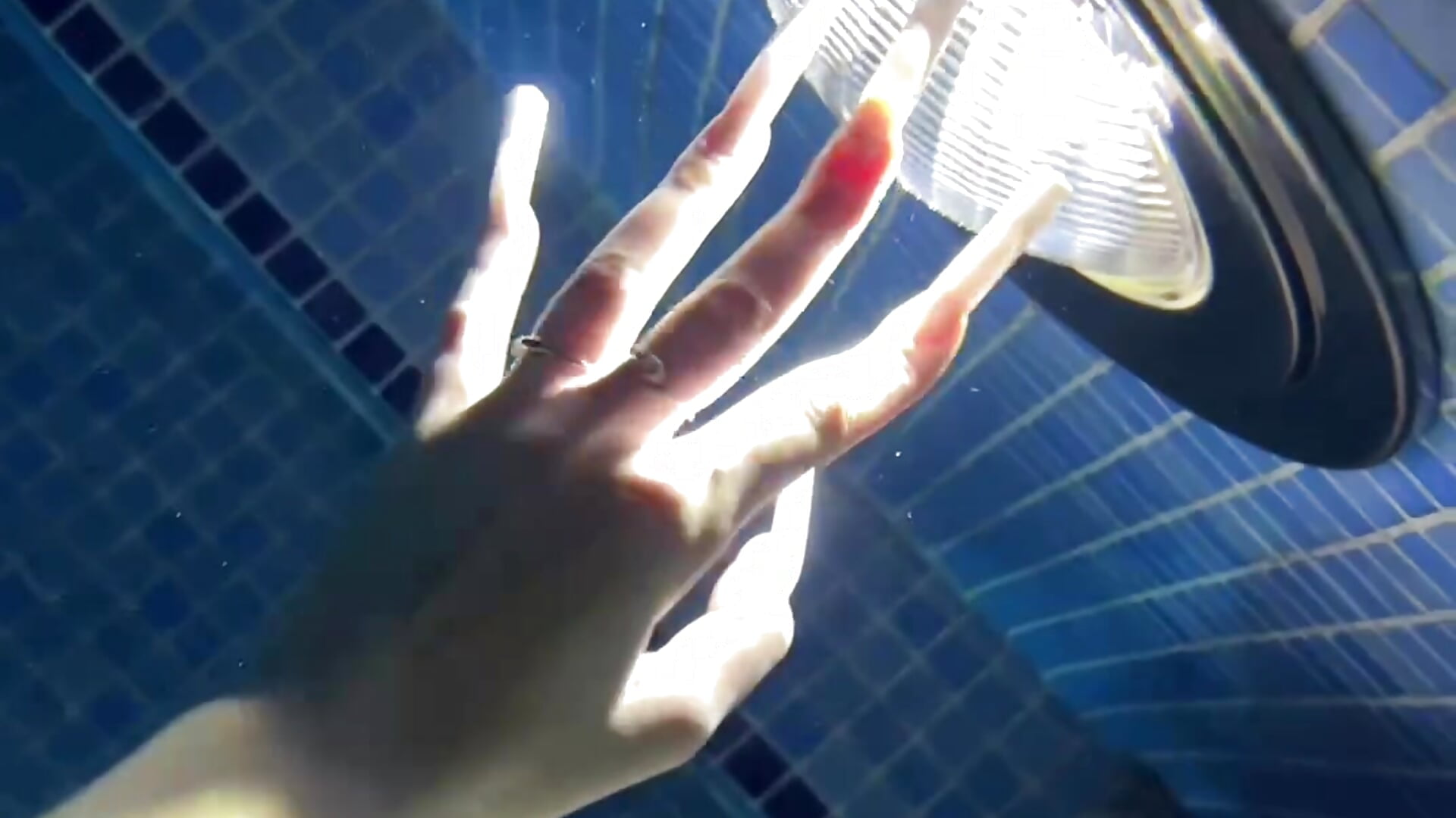 Long manicure in the pool. Aesthetics - 視頻由 Sin_city_ 主播提供