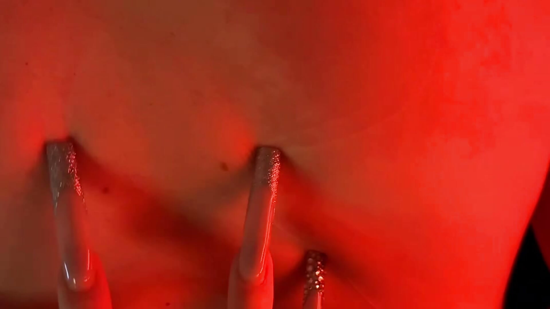 nails on Mike's torso, back and dick - 視頻由 Sin_city_ 主播提供