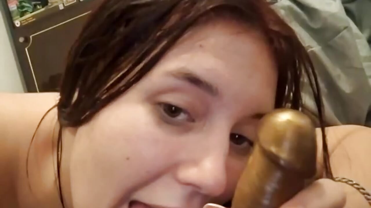 Blowjob and ride dildo — filmik LeeaRose, modela(-lki) na kamerkach