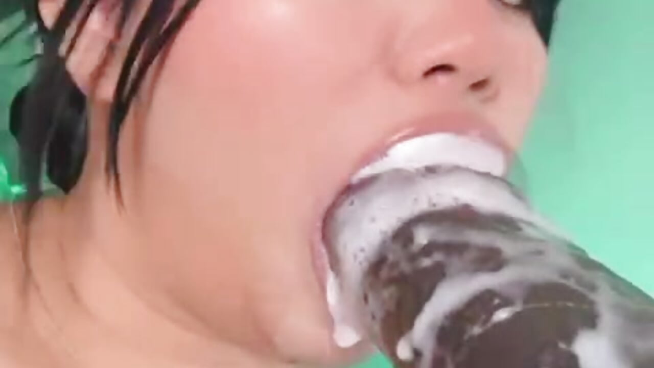 “Tempting Lips” - video by Geabloom cam model