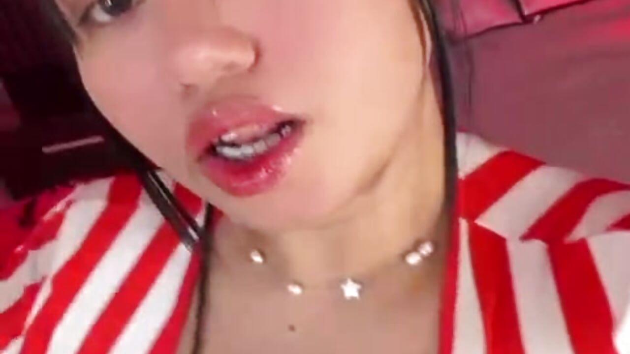 😈🔥 She doesn't promise... she fulfills deep fantasies. Do you dare to enter? - video by Geabloom cam model