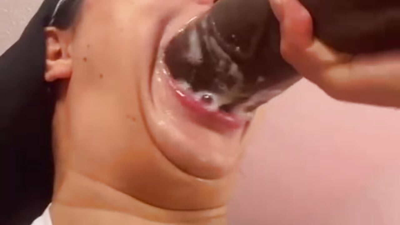 "The crossbowman arrived at the convent 🔥" - video by Geabloom cam model