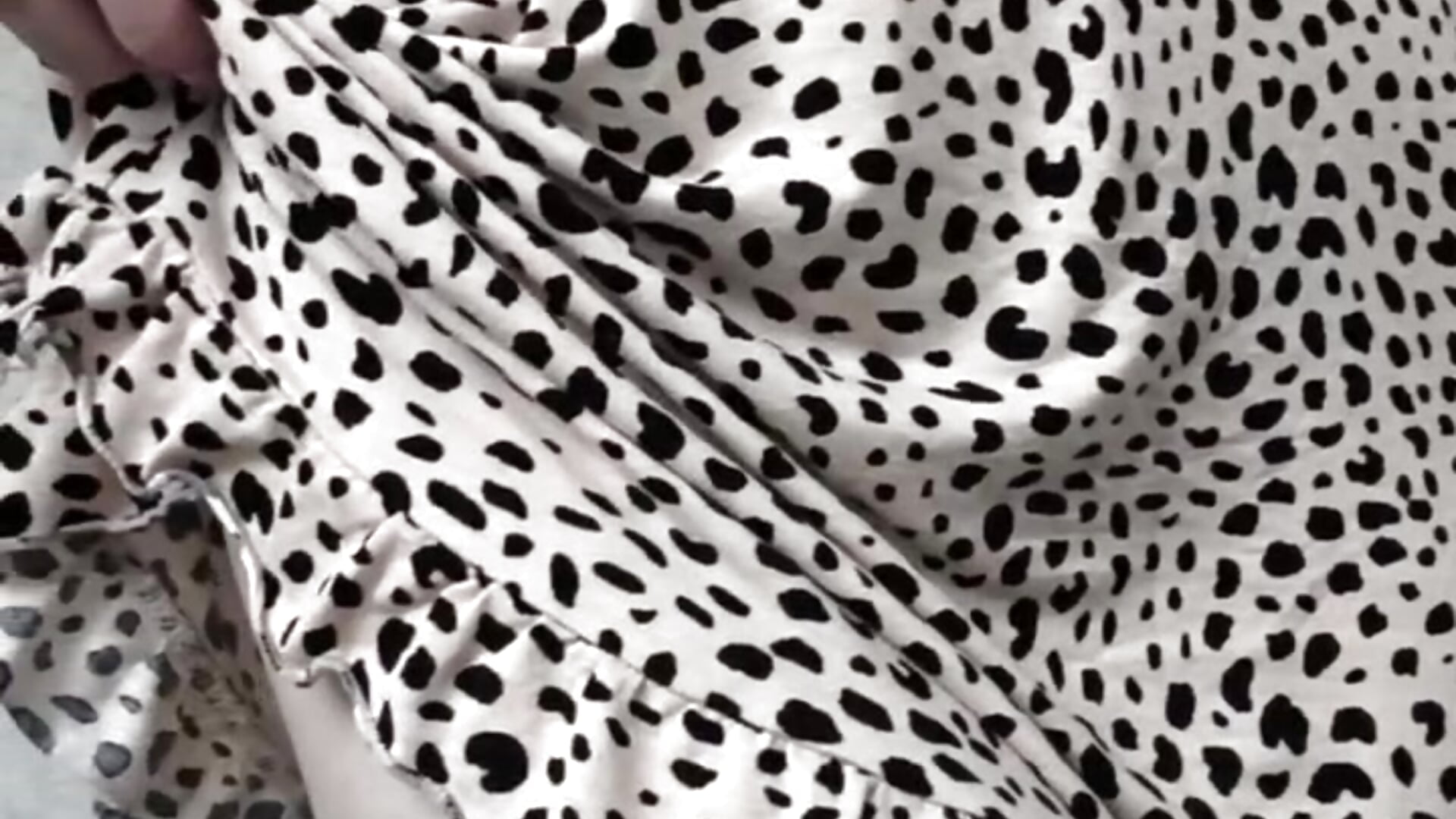 leopard hips - video by ElizabethHarpper cam model