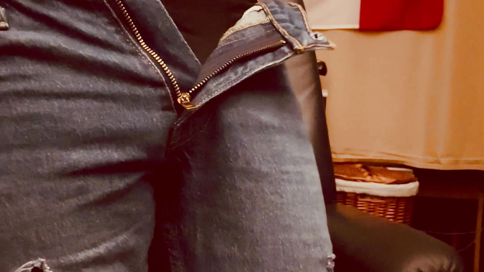 OFFICE MASTURBATE - video by Fade_Solo cam model