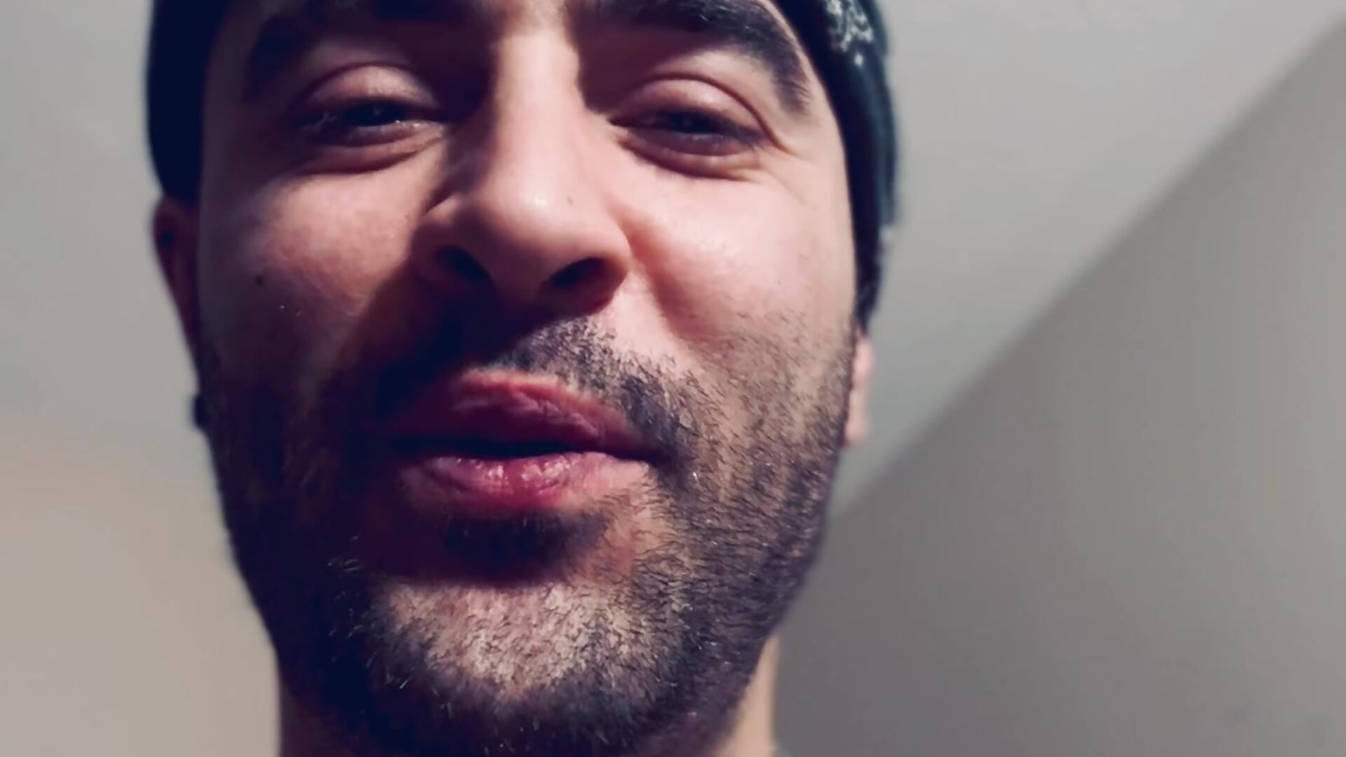 BEDROOM TEASE - video by Fade_Solo cam model