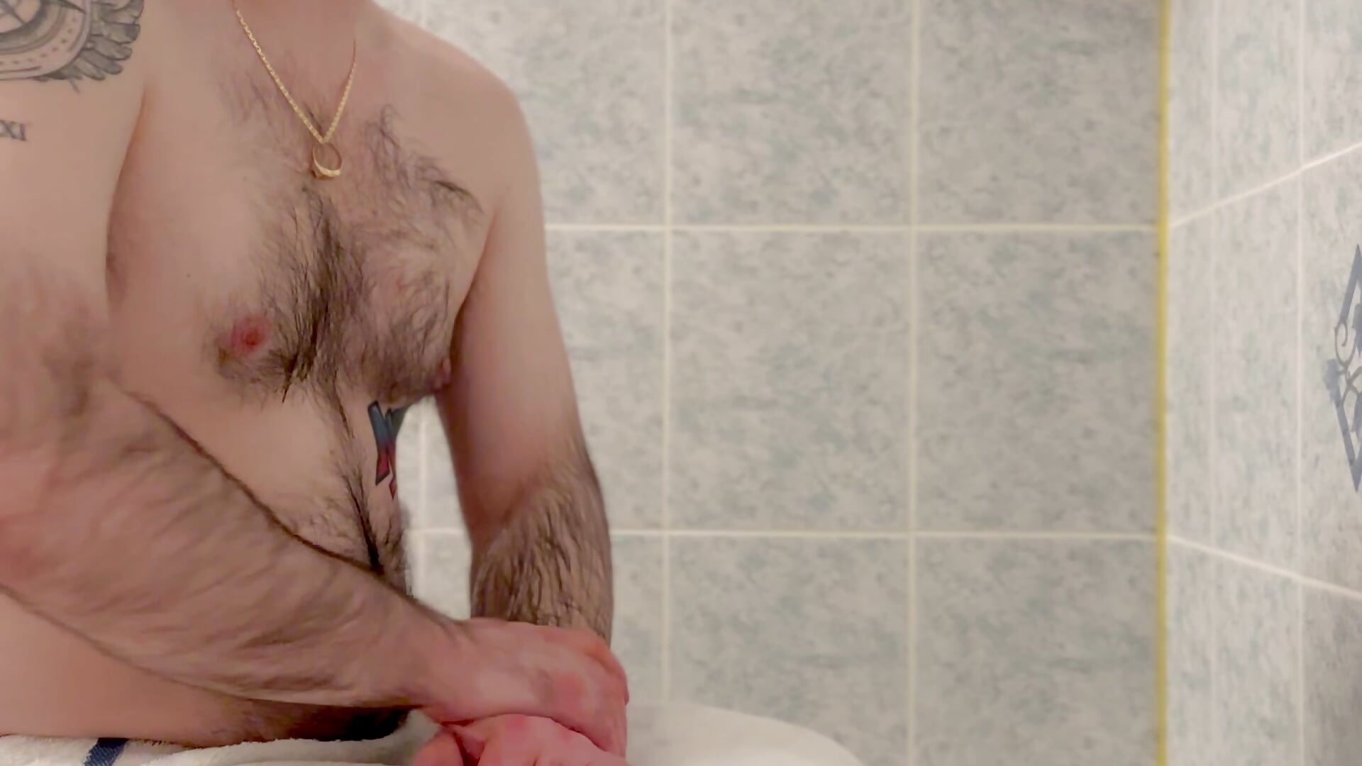 BATH TOWEL SLIP
