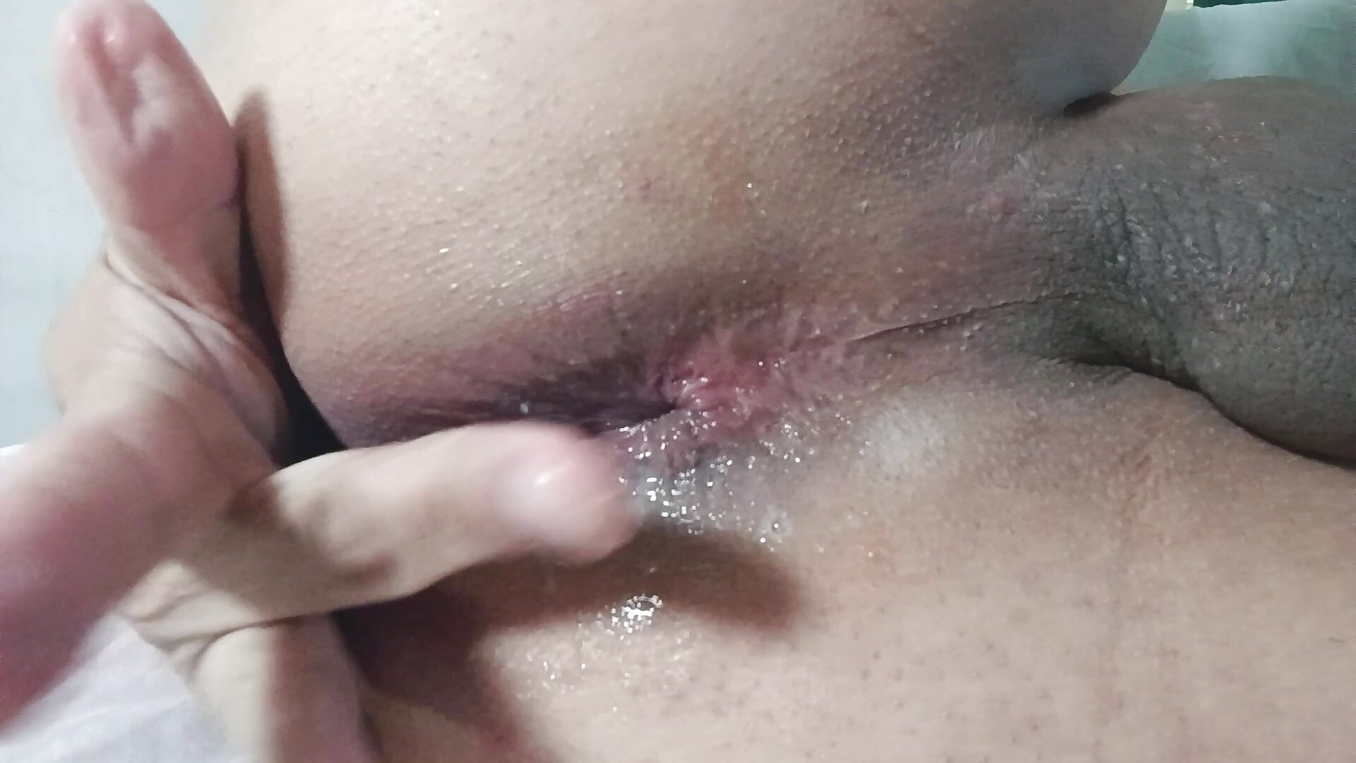 Sexy hole wet - Fingers and wink