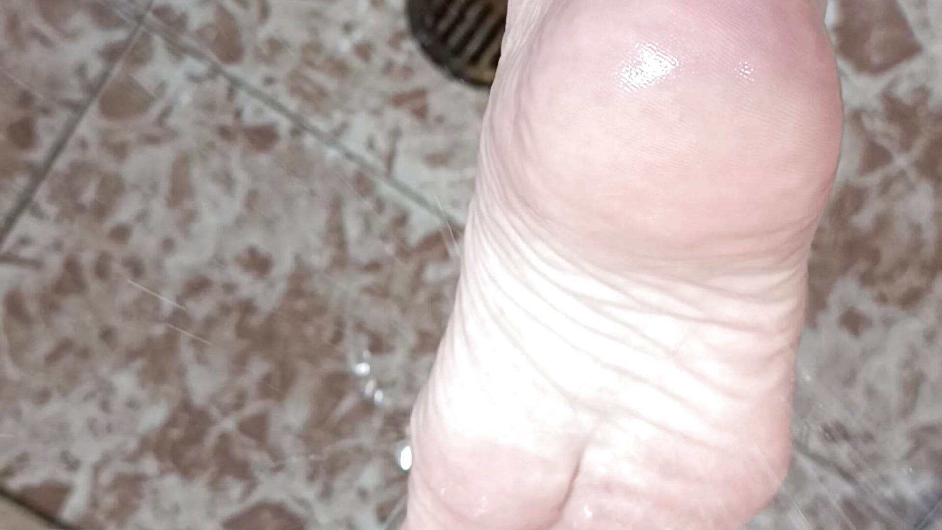 I miei piedi sotto la doccia3