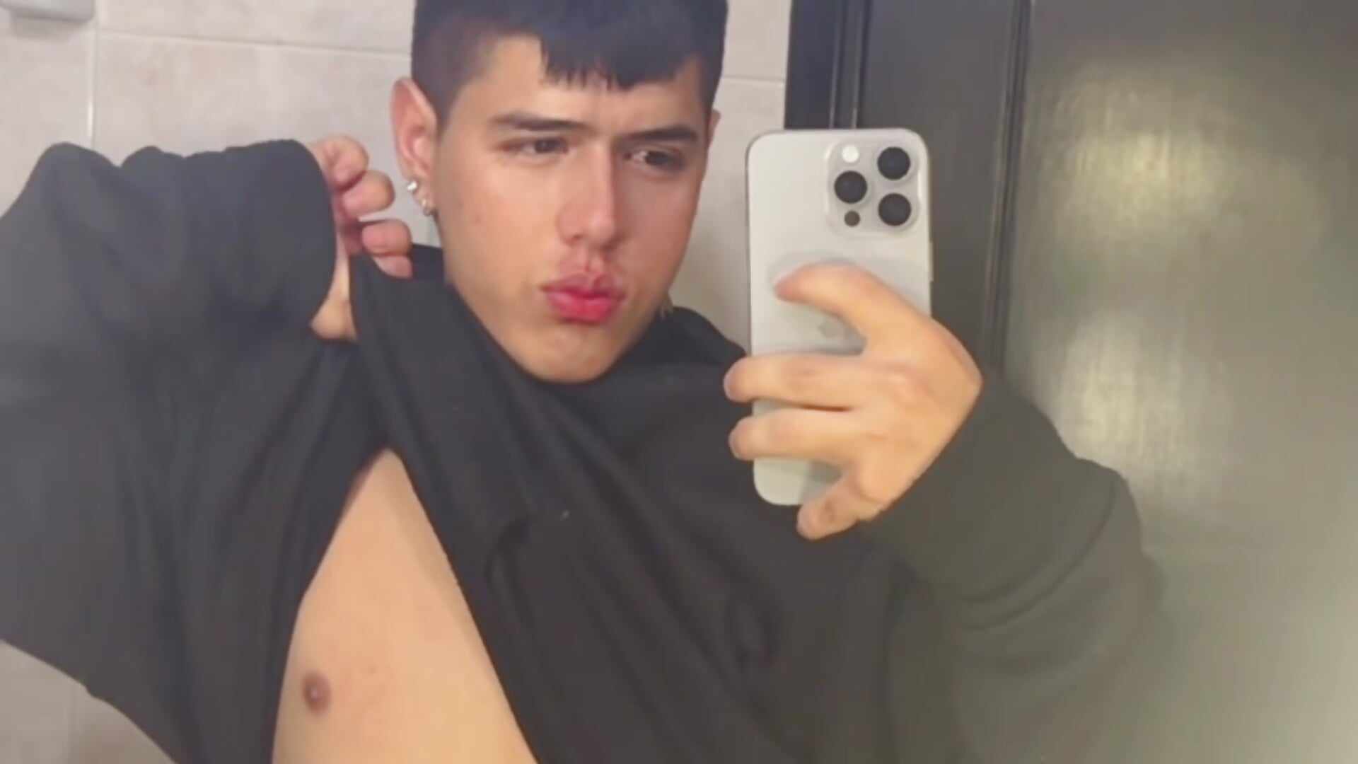 “If approaching you was a crime, I would have already pleaded guilty.”❤️‍🔥 - Angel_Khouri 캠 모델의 동영상