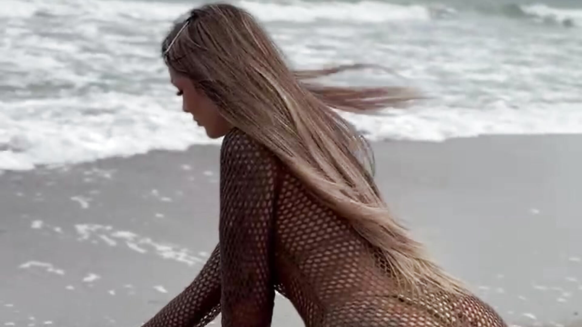 2432b880-550d-434b-bd75-8837c7b98e96 - video van amiraroshen cam-model