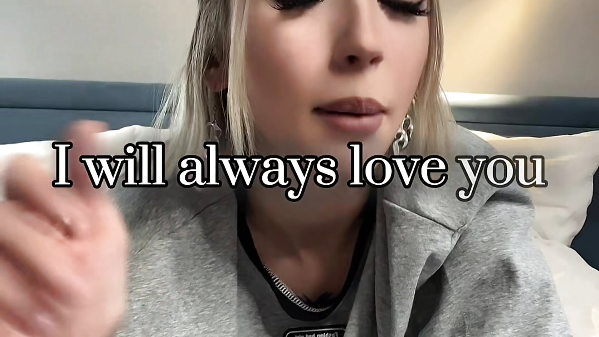 This is My Farewell Stream Today! Don't miss it, I want to make the last stream unforgettable!!! 💋 - video DaisyHearl kameramallilta