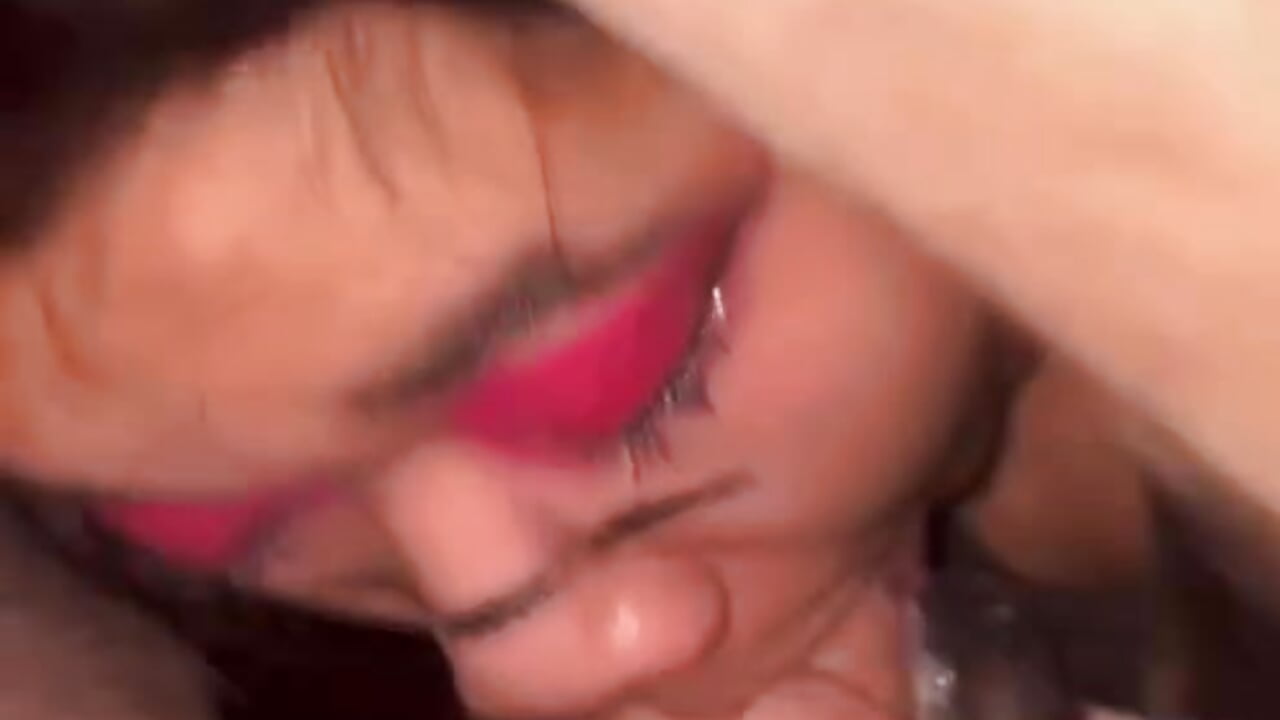 @acidbubblerain Une des plus baveuse ma petite gueule de salope souillez à souhait