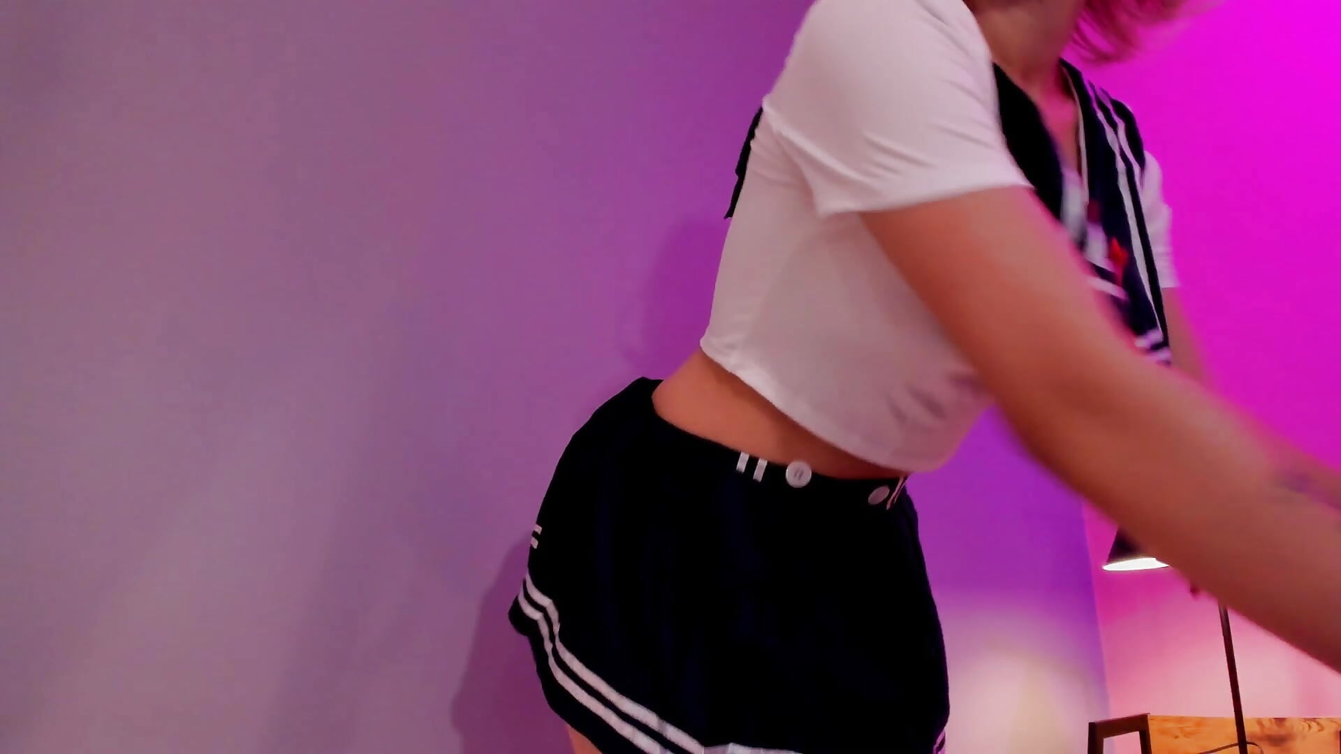 Shy (Or not) Striptease(✿◡‿◡) 👉🏻👈🏻
