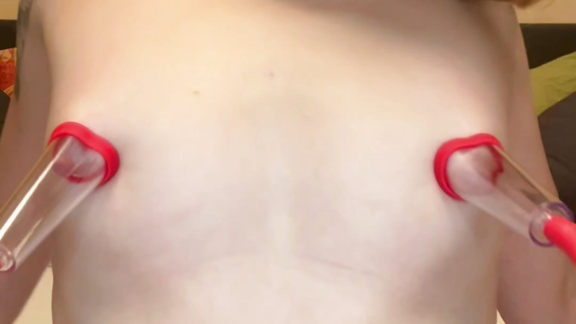 😱ERSTES MAL MIT PUSSYPUMPE 😱 - video di schwiegermamas_alptraum modella di cam