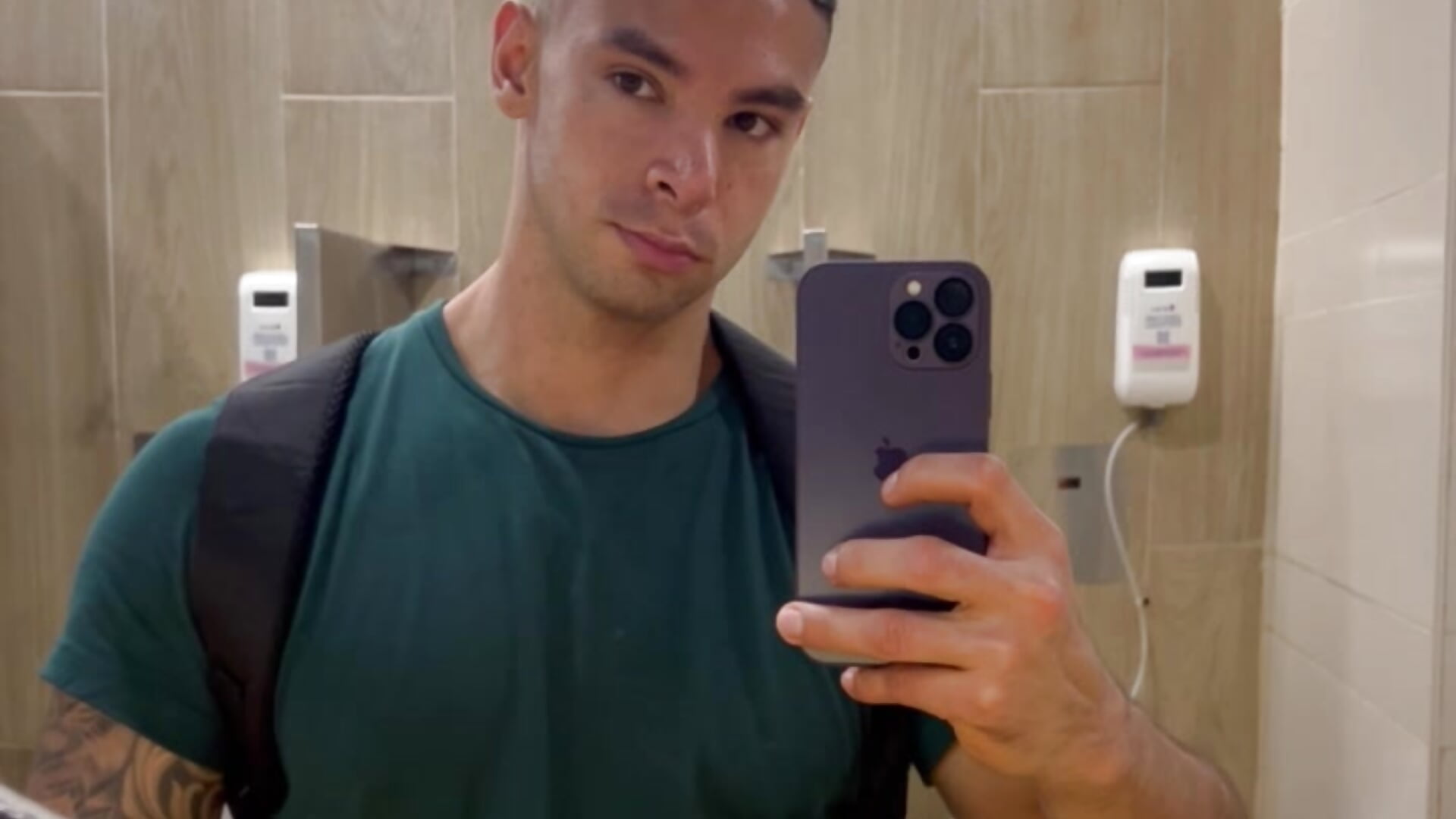 IMG_8136 - video by troy_walker9 cam model