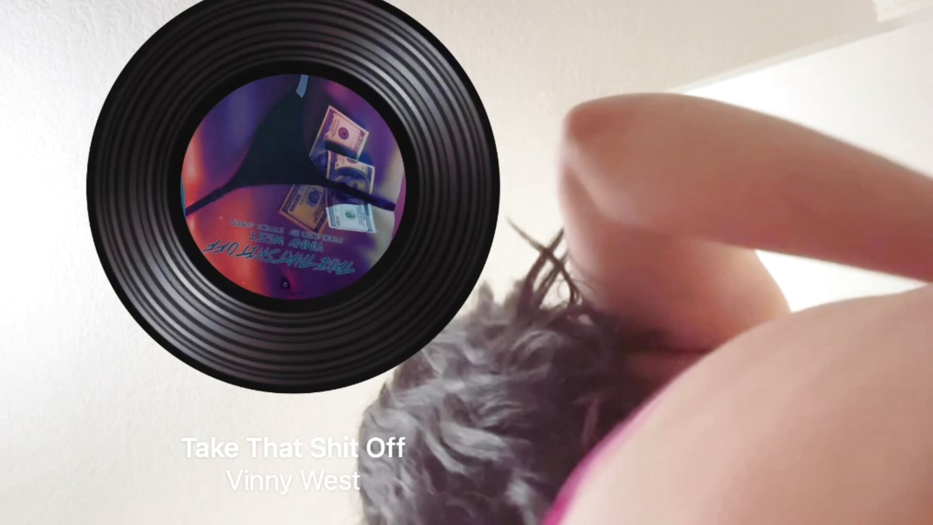 Take tht shyt off - video by mamifresita cam model