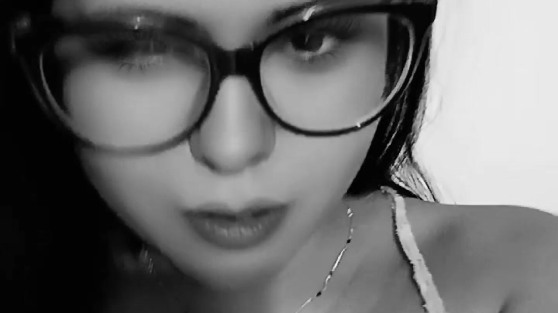 5a7f69215f9cea886233c6f171843255－カメラキャストのDanielaMistの動画