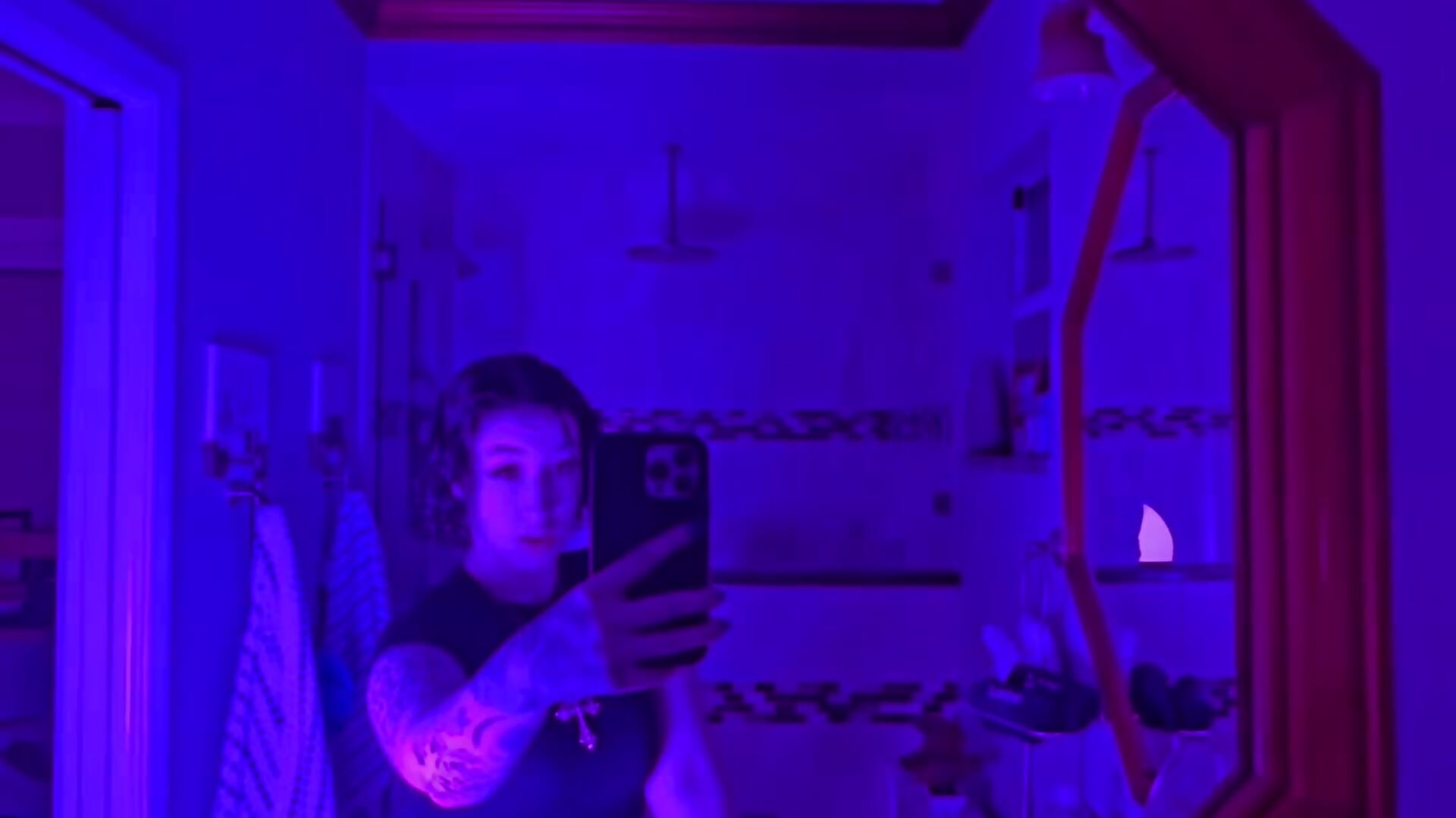 Pose in the mirror - video by ParkerGYATT cam model